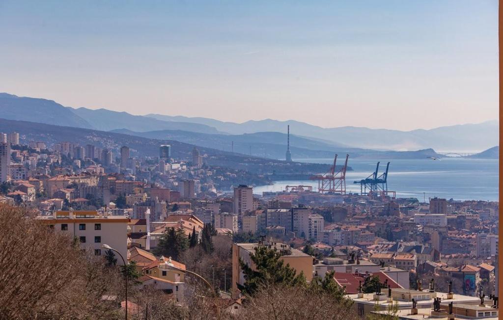 Sunny Apartment In Rijeka Exterior foto